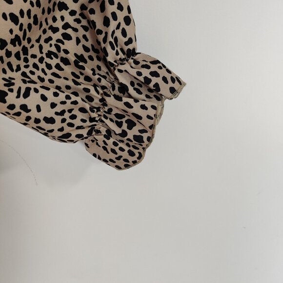 SHEIN Women's Blouse Size M Tiered Tan Black Leopard Cheetah Print Casual Modest - Picture 5 of 10